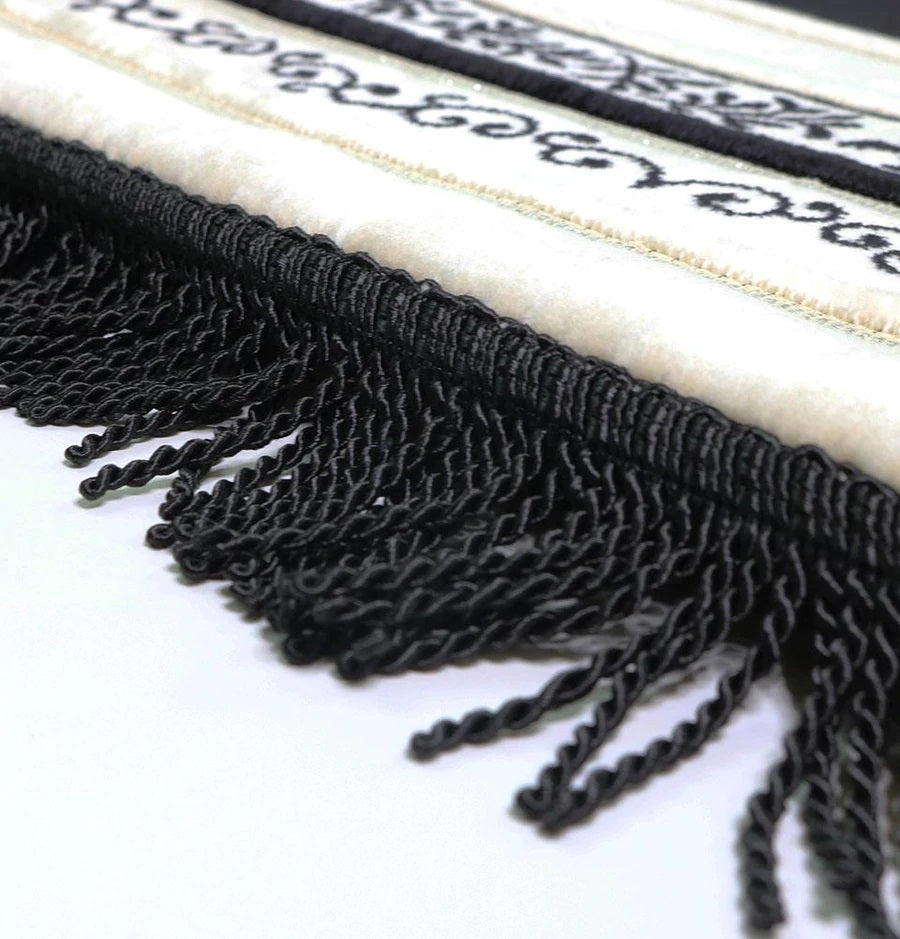 سجادة الصلاة نُسُكيْ المرفقة بطبقة الميموري فوم (الاسفنج المضغوط)